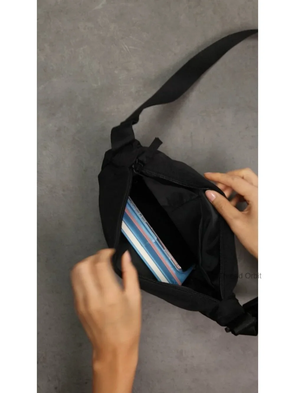 CHIC HOBO BAG Crescent Nylon Crossbody Shoulder Purse Unisex Lightweight